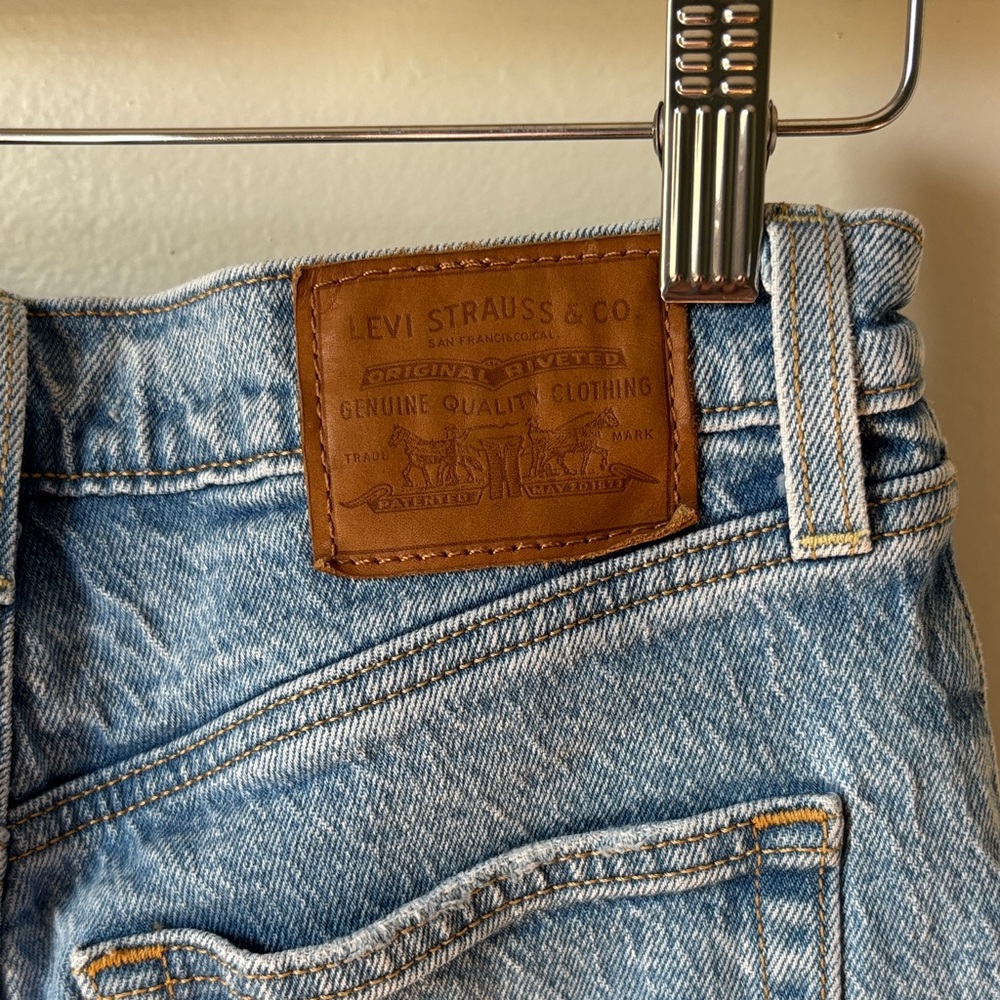 Levi's Ribcage Blue Distressed Jeans - Picture 6 of 6